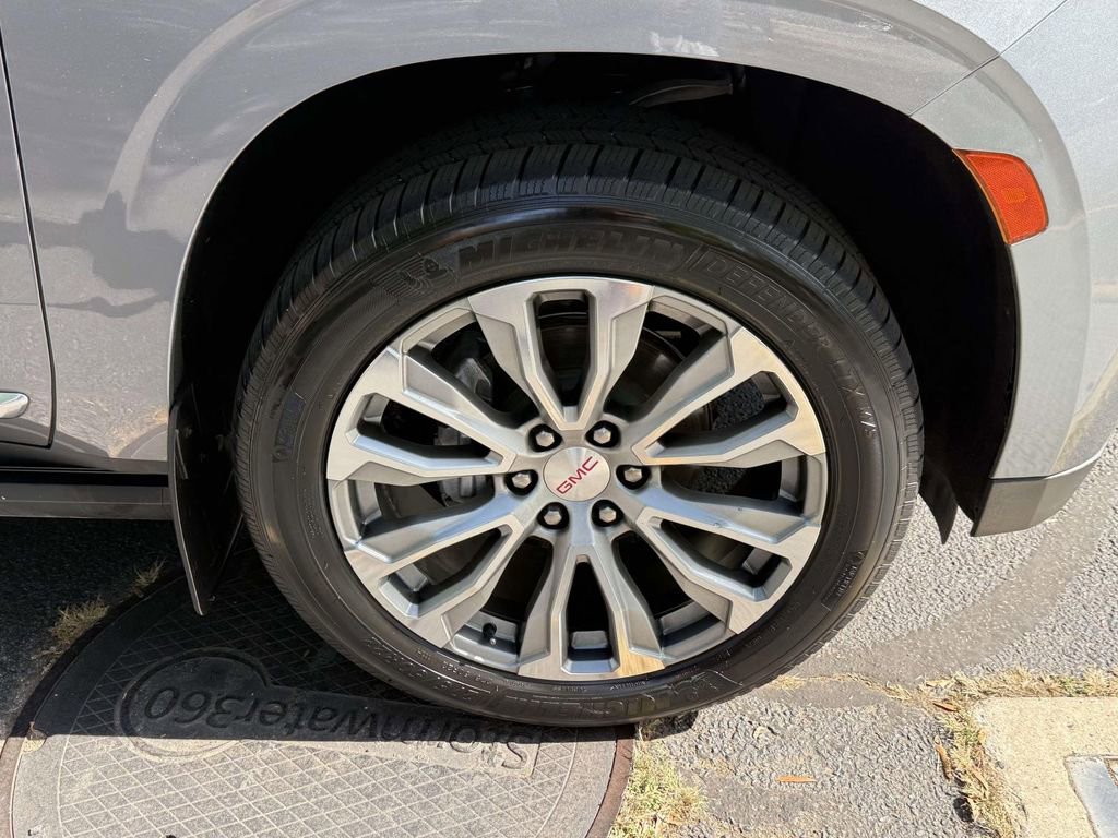 Used 2021 GMC Yukon Denali w/ Denali Premium Package image 7