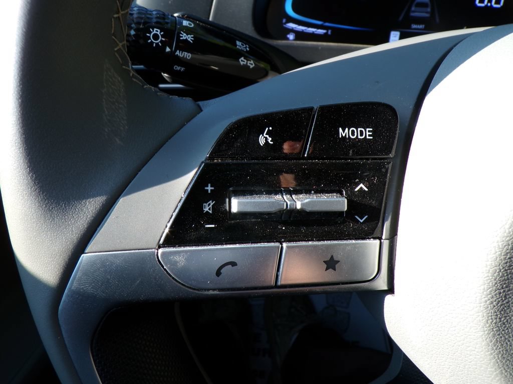 Certified 2025 Hyundai Elantra Sport FWD image 29