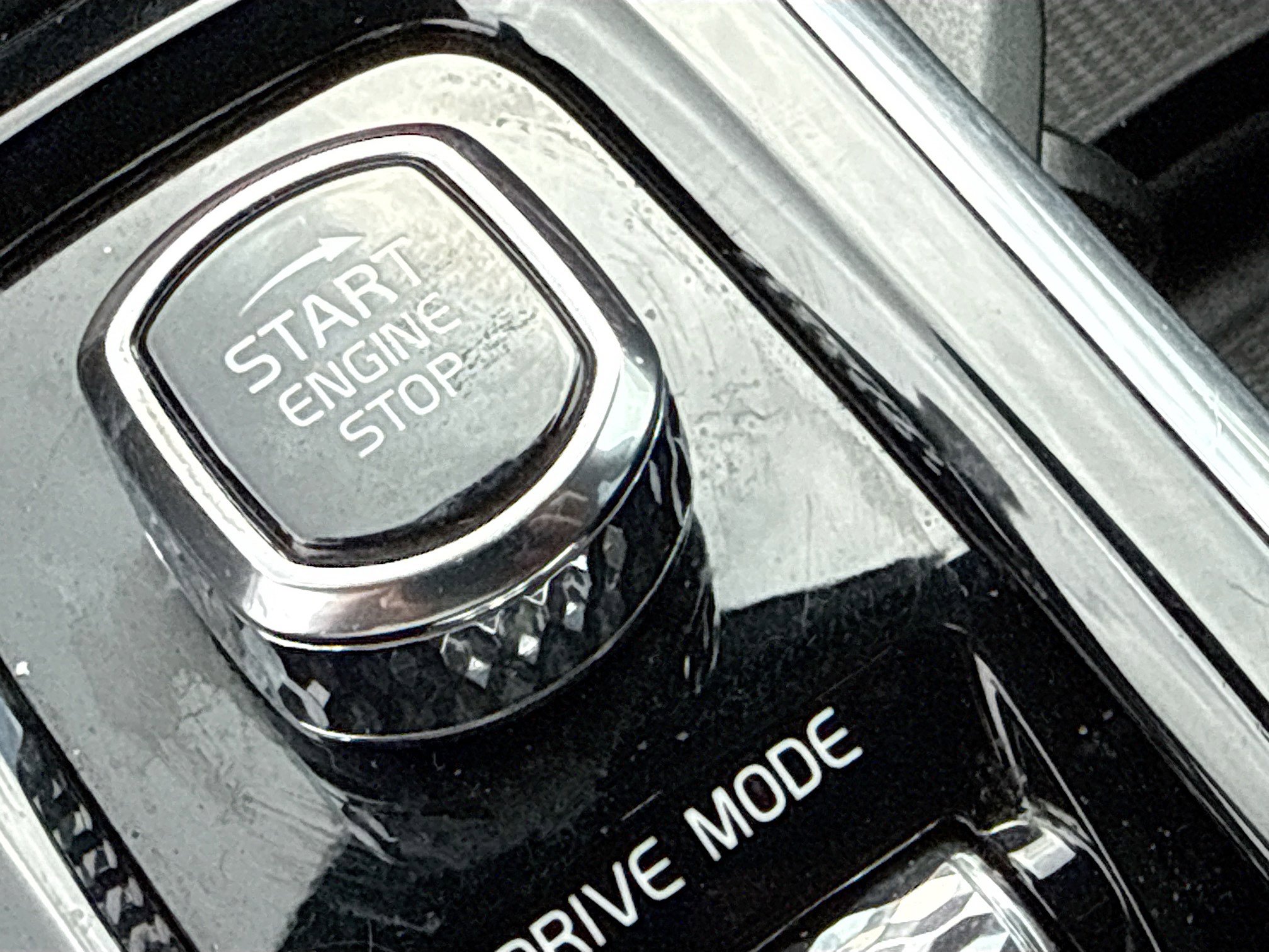 Used 2019 Volvo XC60 T5 Momentum w/ Multimedia Package image 35