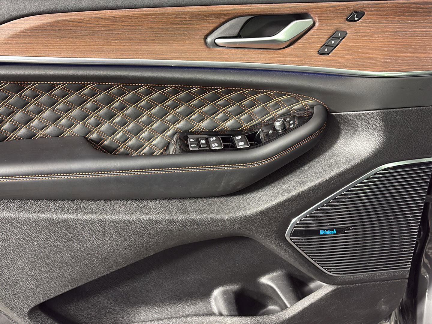 Used 2022 Jeep Grand Cherokee Summit w/ Advanced Protech Group IV image 26