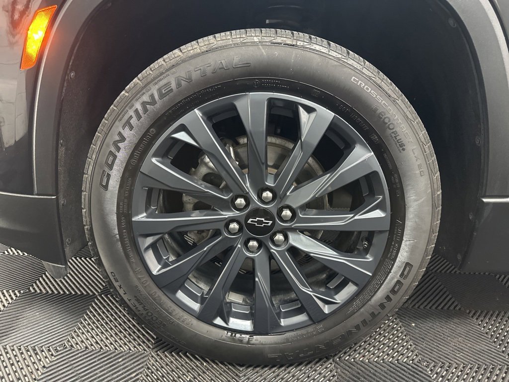 Used 2023 Chevrolet Traverse RS image 45