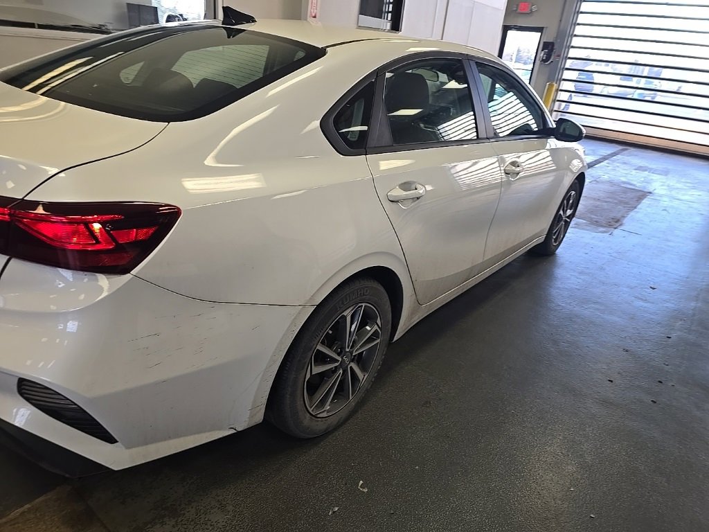 Used 2023 Kia Forte LXS w/ LXS Technology Package image 4