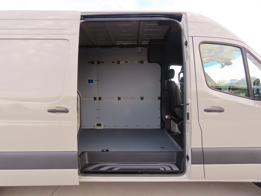 Used 2025 Mercedes-Benz Sprinter 2500 image 26