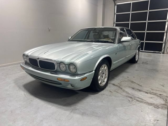 Used 2000 Jaguar XJ8 RWD image 2