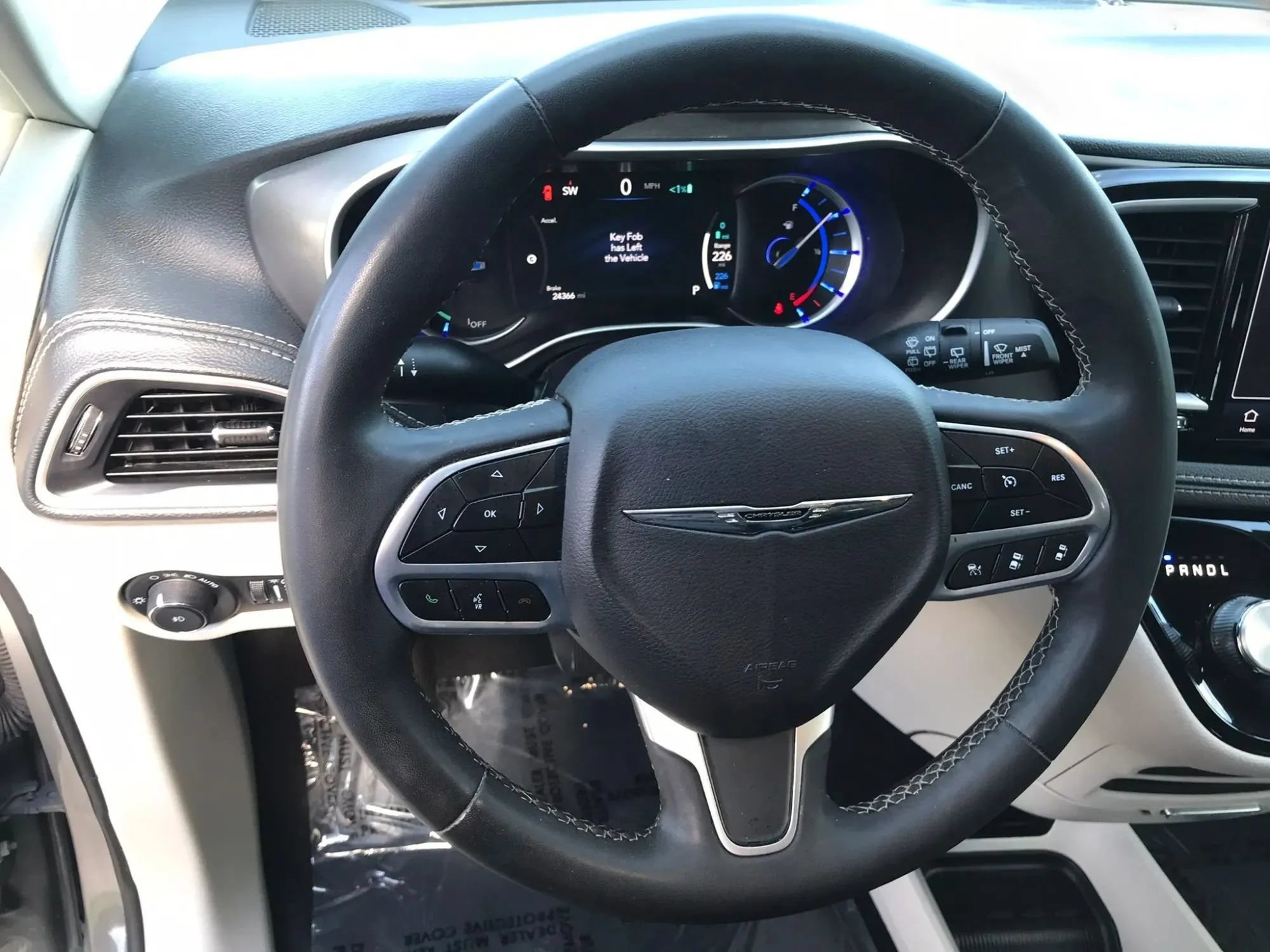 Used 2023 Chrysler Pacifica Touring-L FWD image 18