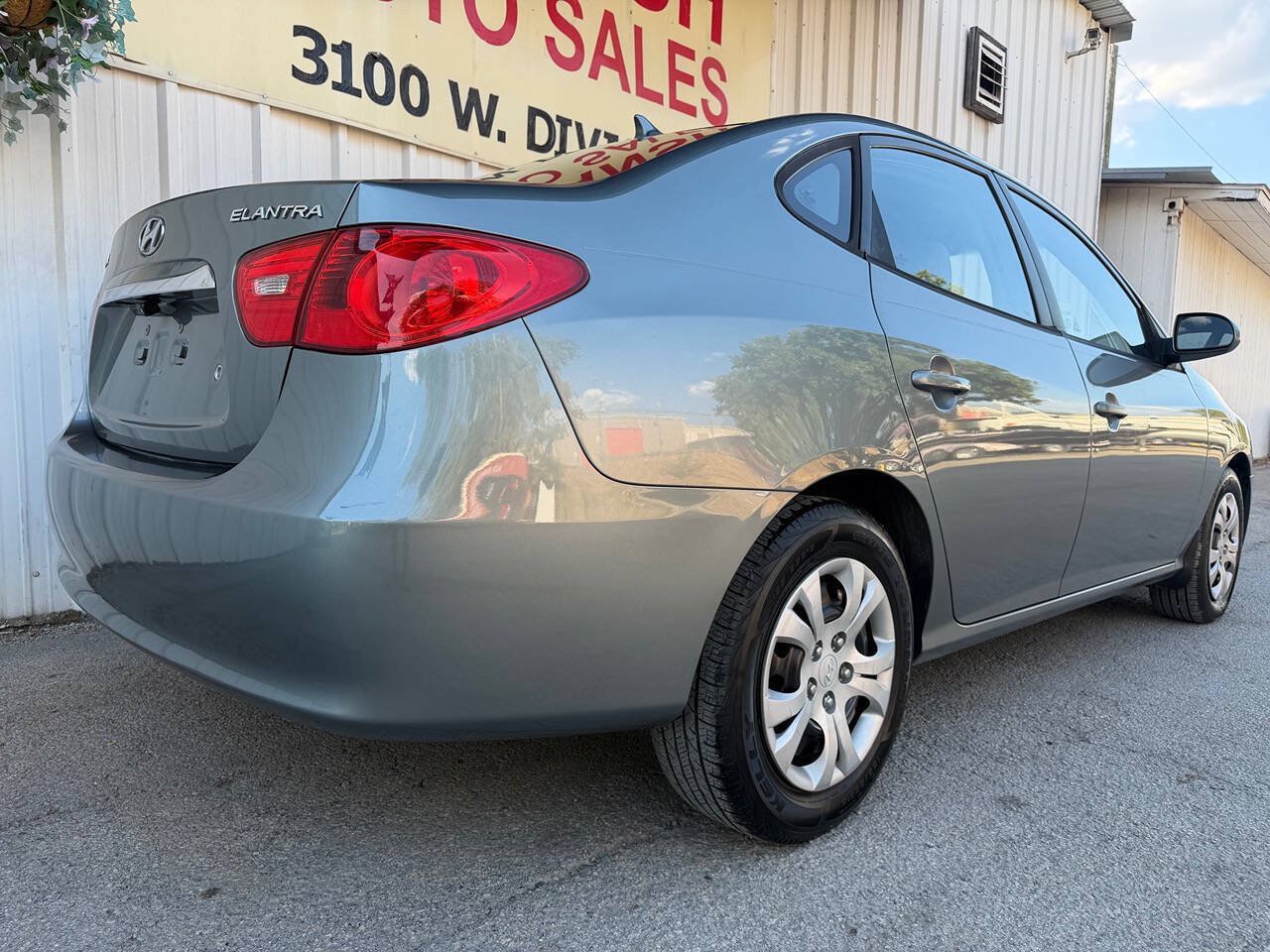 Used 2010 Hyundai Elantra GLS FWD image 5