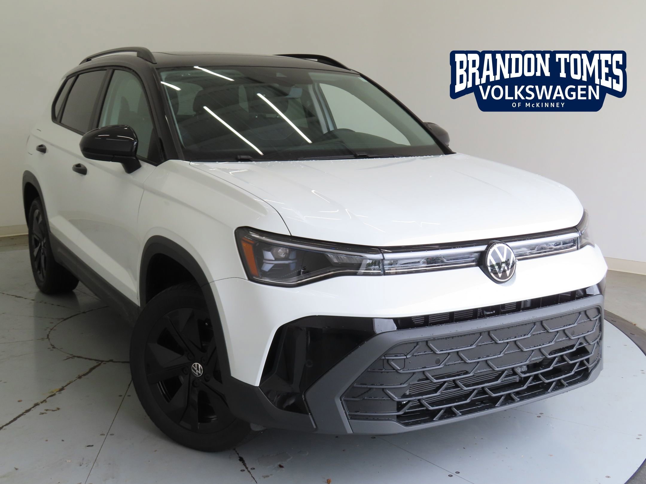 New 2026 Volkswagen Taos SE FWD image 1