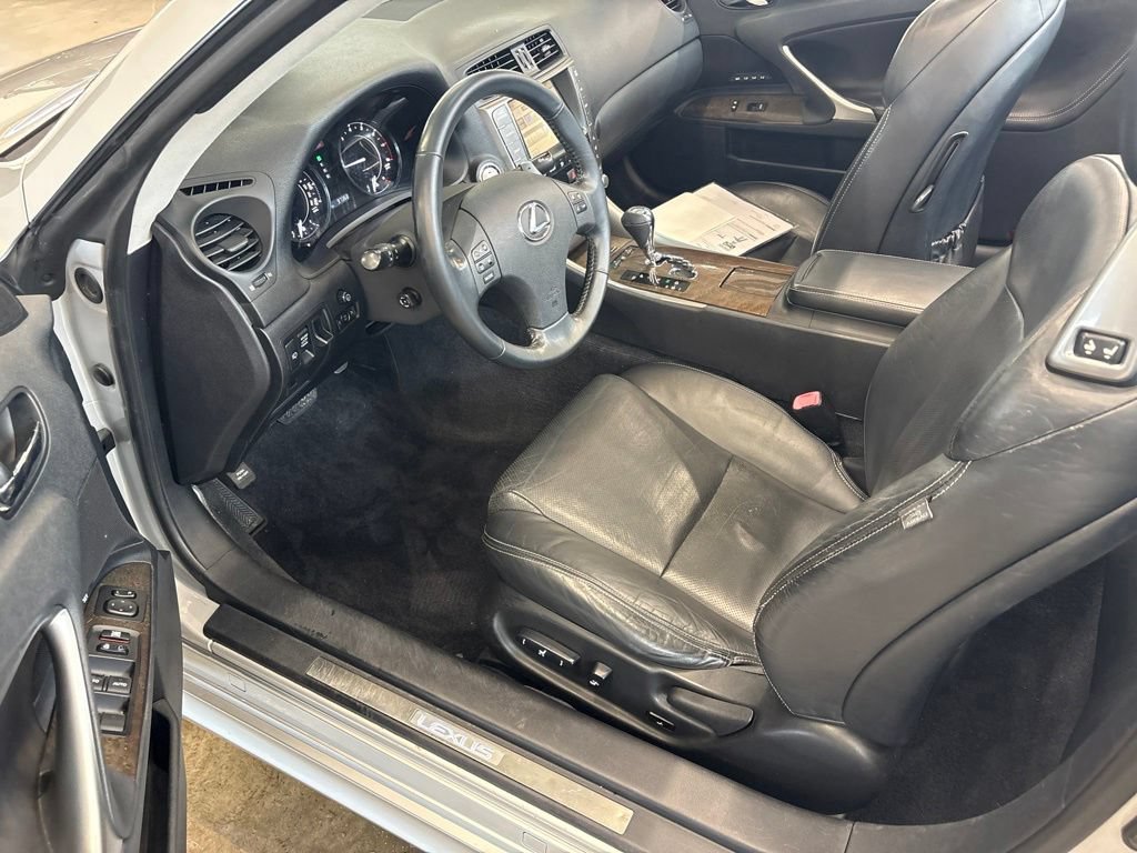 Used 2010 Lexus IS 250C w/ Luxury Pkg RWD image 12