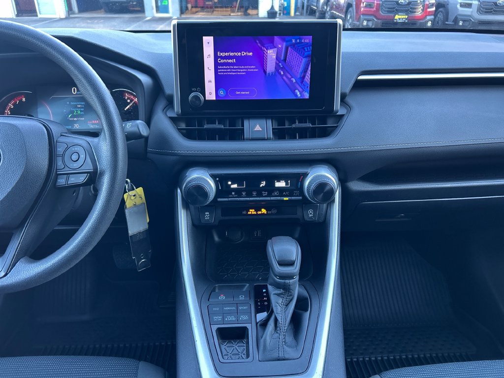 Used 2023 Toyota RAV4 LE AWD/4WD image 17