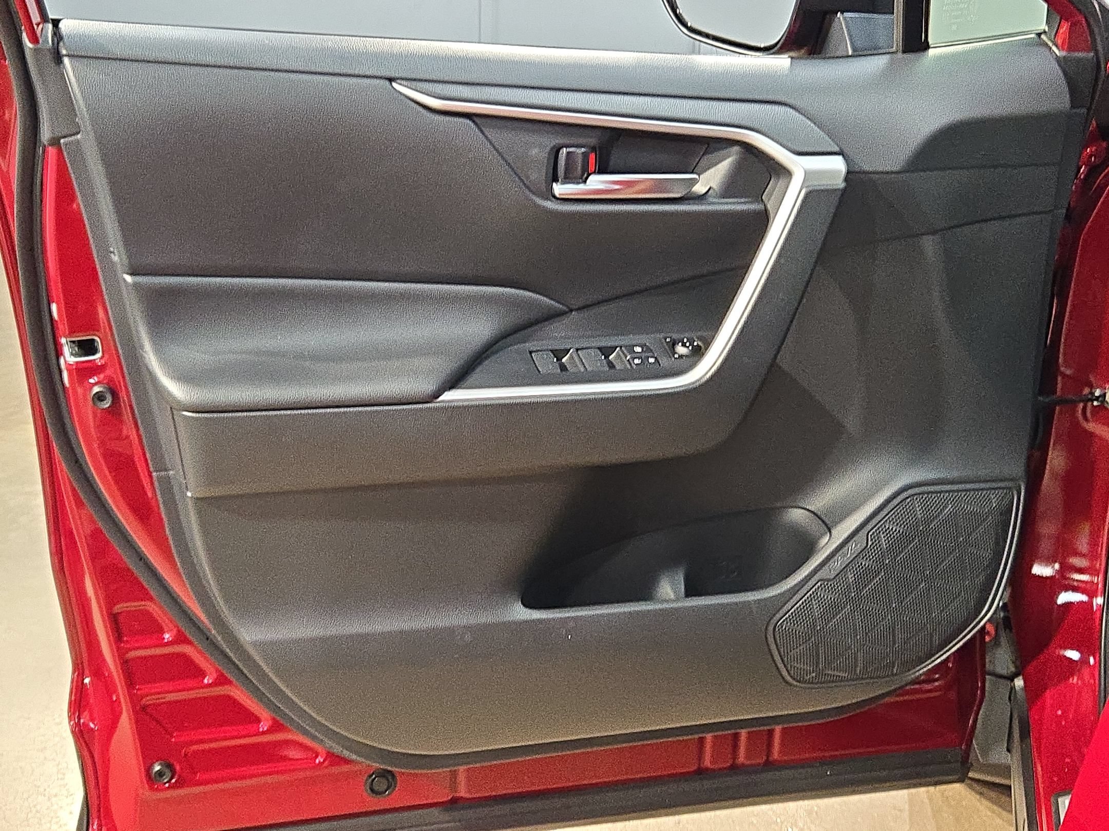 Used 2023 Toyota RAV4 XLE Premium AWD/4WD image 20