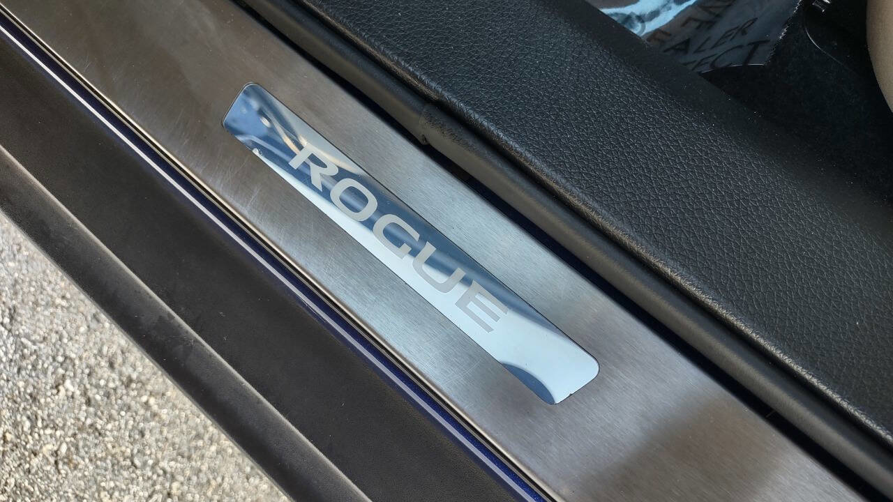 Used 2019 Nissan Rogue SV w/ Premium Package image 15