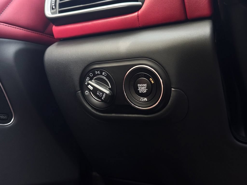 Used 2023 Maserati Levante GT AWD/4WD image 14
