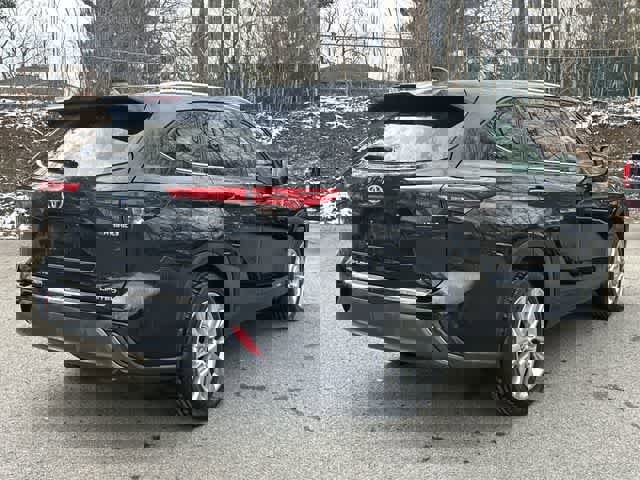 Used 2023 Toyota Highlander Limited image 24