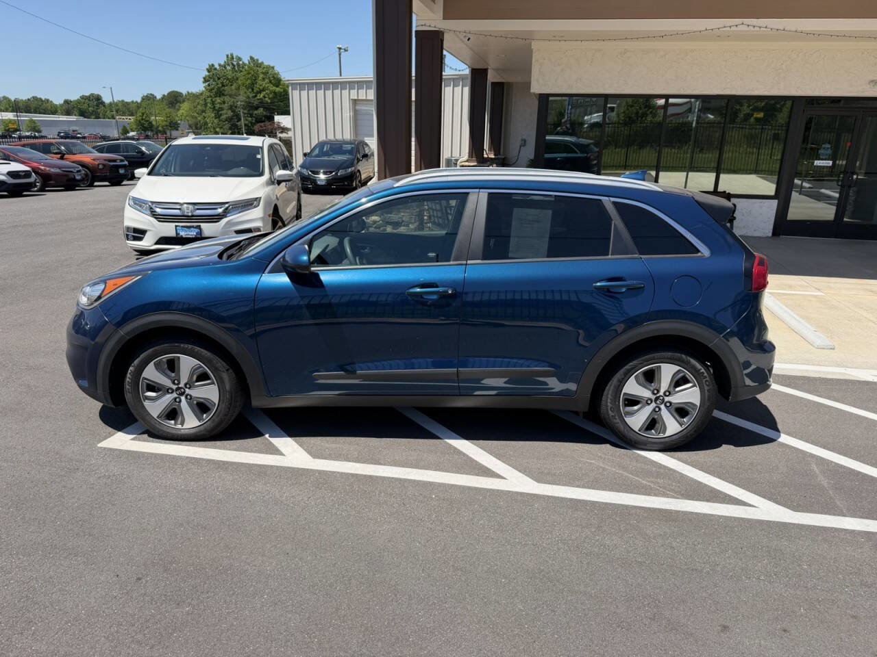 Used 2019 Kia Niro LX FWD image 3