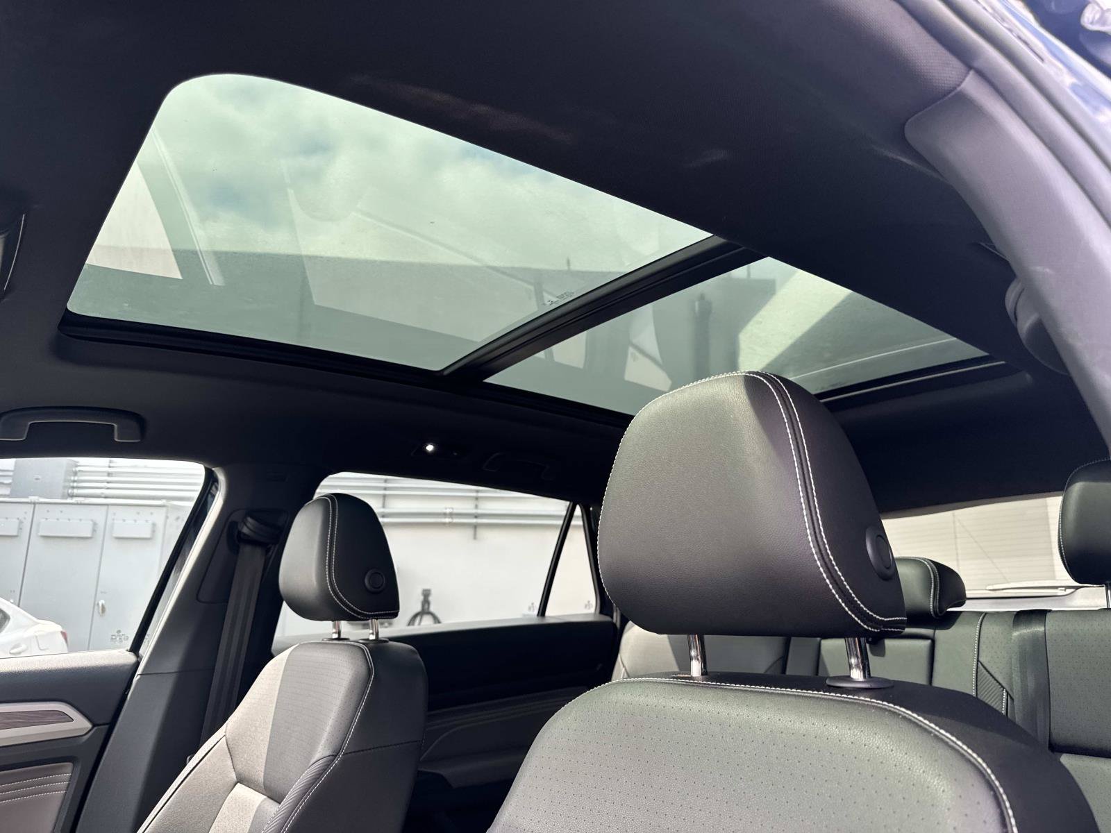 Certified 2023 Volkswagen Atlas Cross Sport SE w/ Panoramic Sunroof Package AWD/4WD image 16