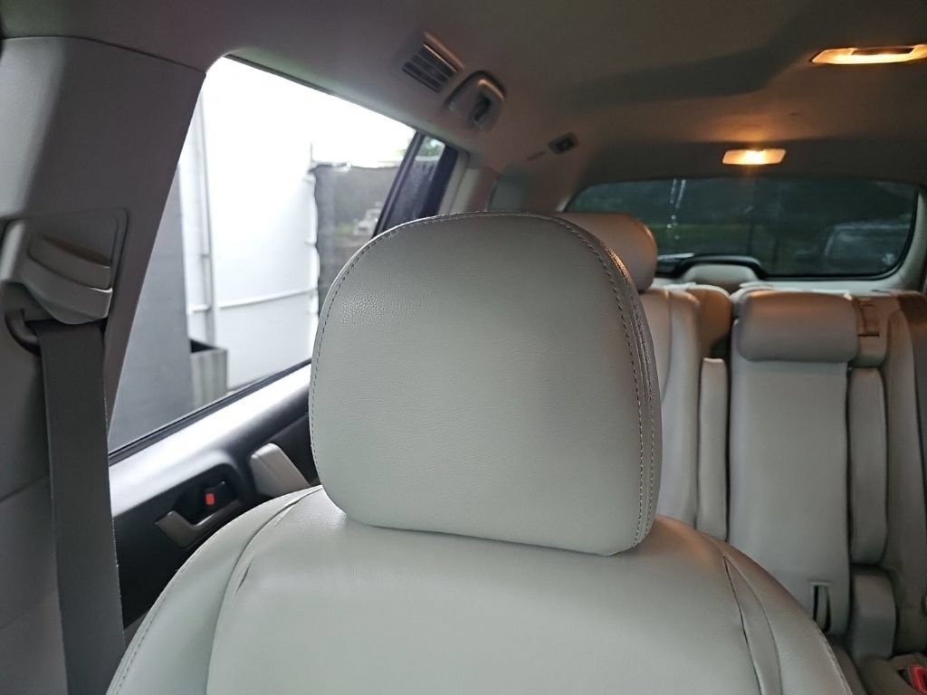 Used 2013 Toyota Highlander 4WD Hybrid image 15