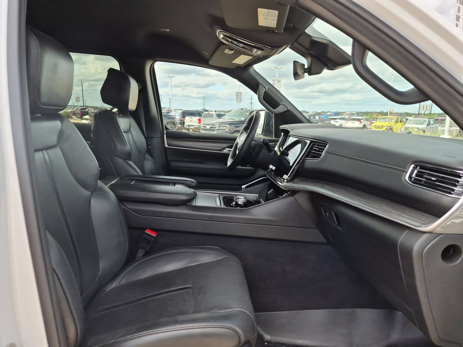 Used 2024 Jeep Wagoneer L Series II w/ Flexible Seating Group RWD image 26