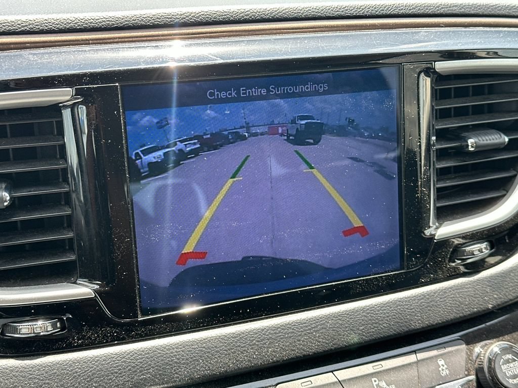 Used 2017 Chrysler Pacifica Touring-L FWD image 21