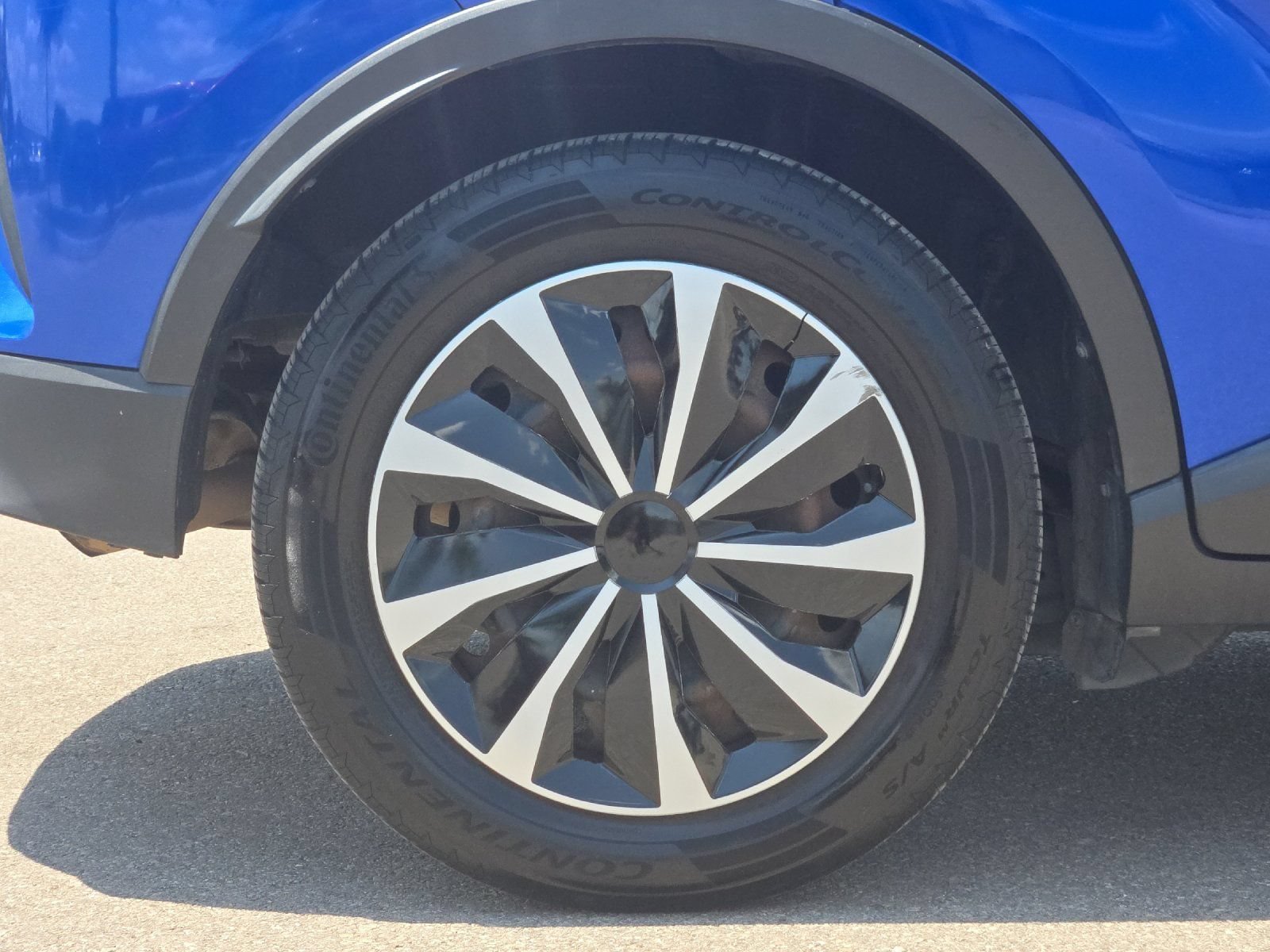 Used 2019 Toyota C-HR LE FWD image 23