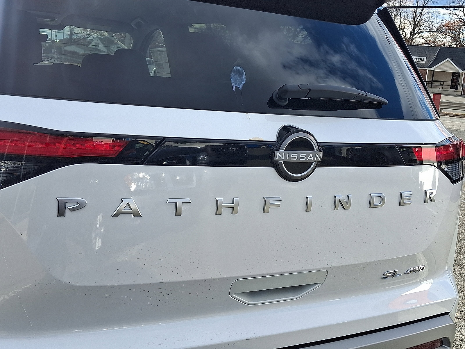 New 2025 Nissan Pathfinder SL image 18