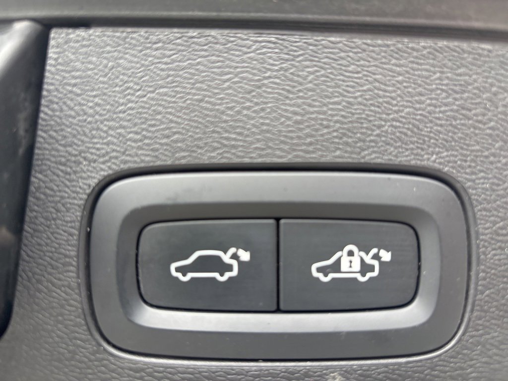 Certified 2023 Volvo XC60 B5 Plus w/ Climate Package image 39