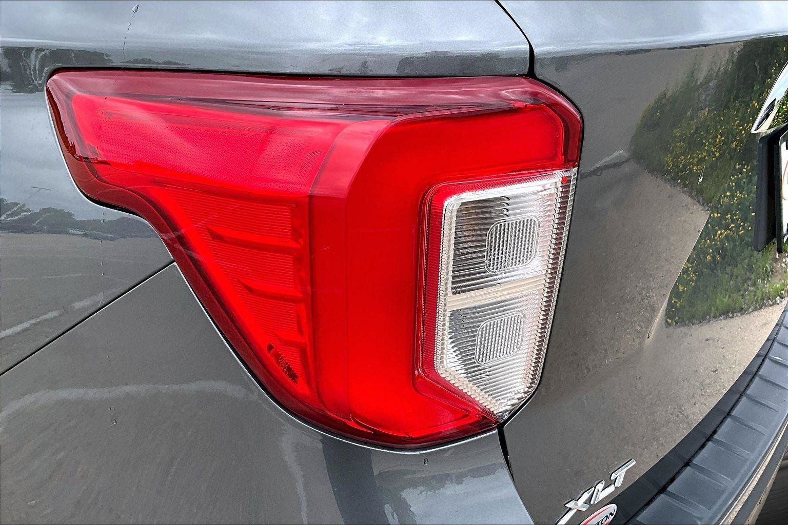 Used 2023 Ford Explorer XLT AWD/4WD image 31