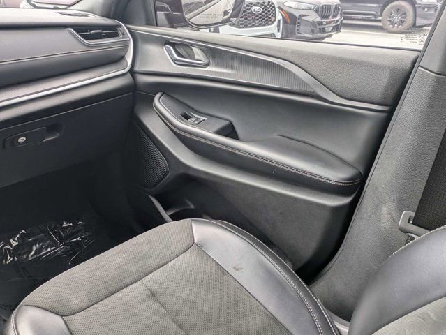 Used 2023 Jeep Grand Cherokee L Laredo AWD/4WD image 19