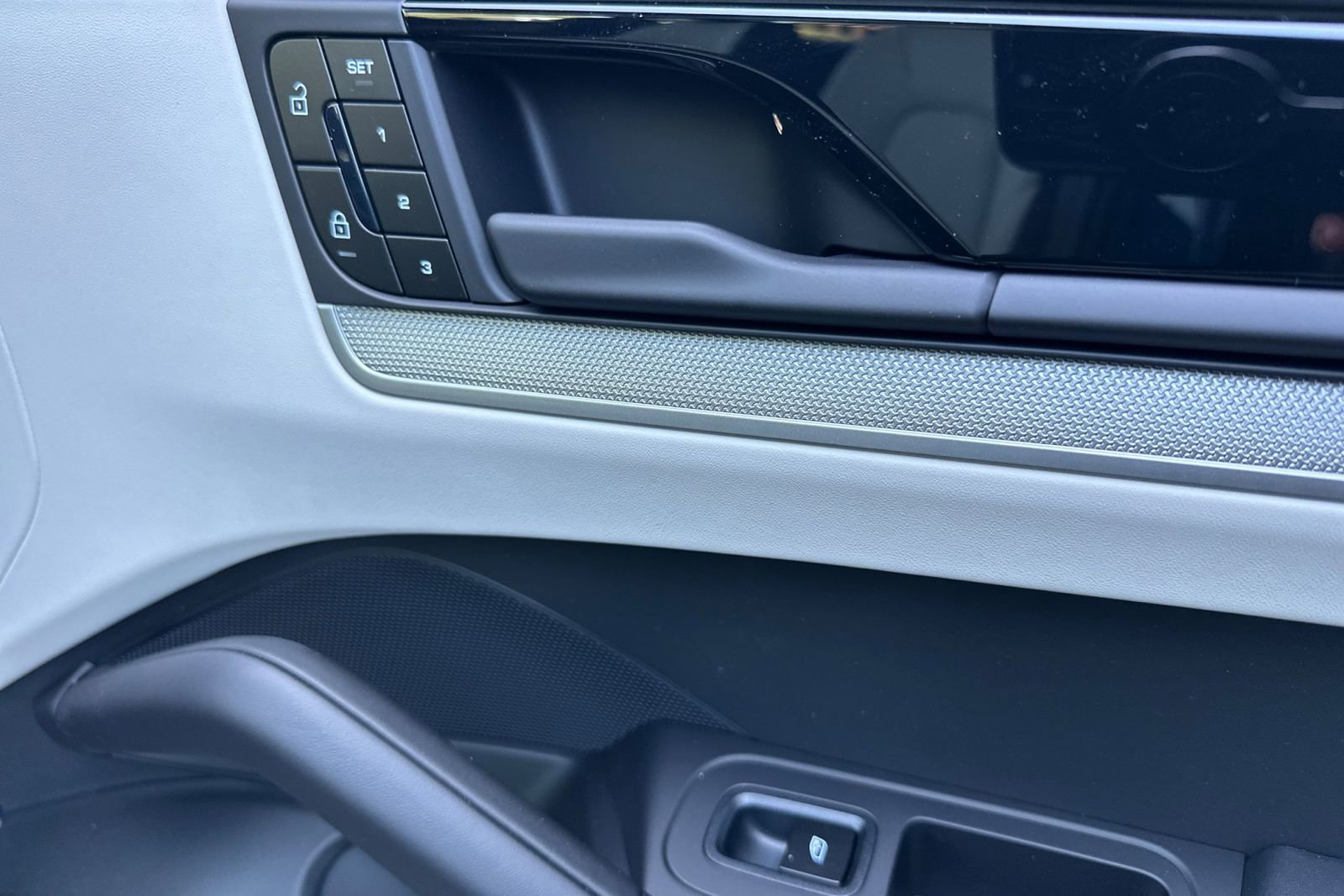 New 2025 Porsche Cayenne Coupe image 20