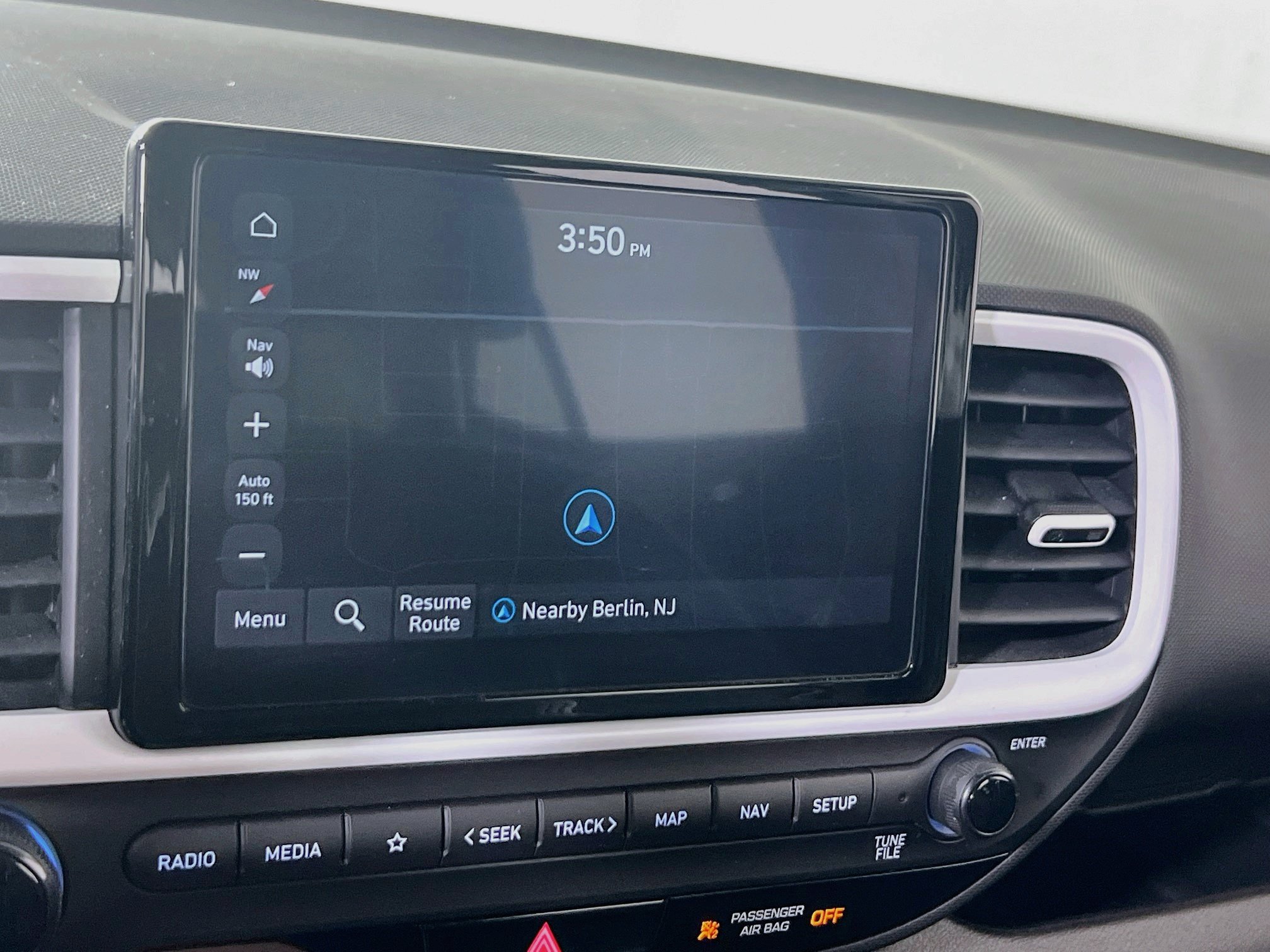Used 2024 Hyundai Venue Limited FWD image 13