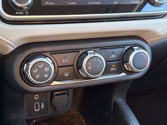 Used 2021 Nissan Versa SV FWD image 29