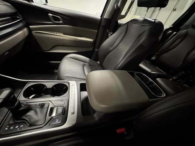 Used 2025 Kia Carnival image 35