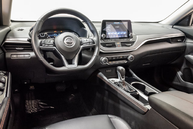 Used 2025 Nissan Altima 2.5 SR FWD image 6