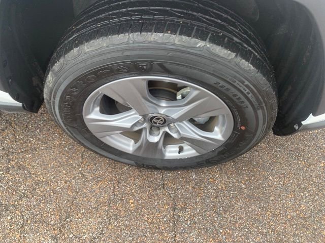 Used 2025 Toyota RAV4 XLE image 10