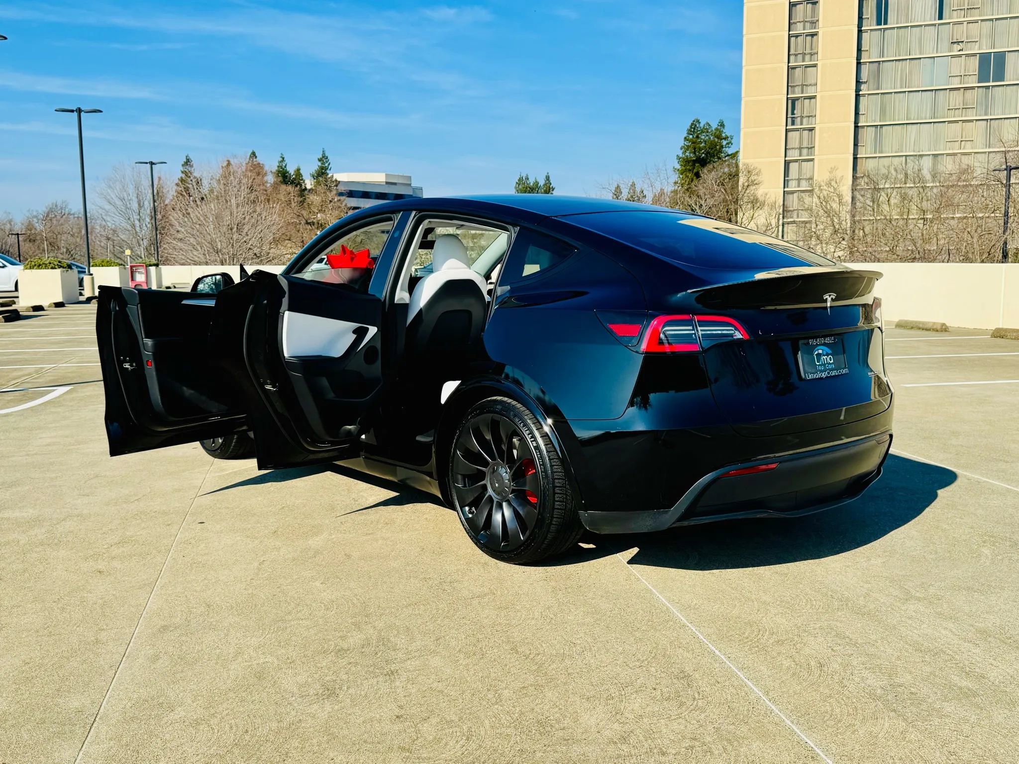 Used 2023 Tesla Model Y Performance image 14