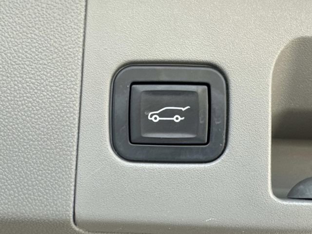 Used 2018 Cadillac XT5 Luxury w/ Driver Awareness Package image 12