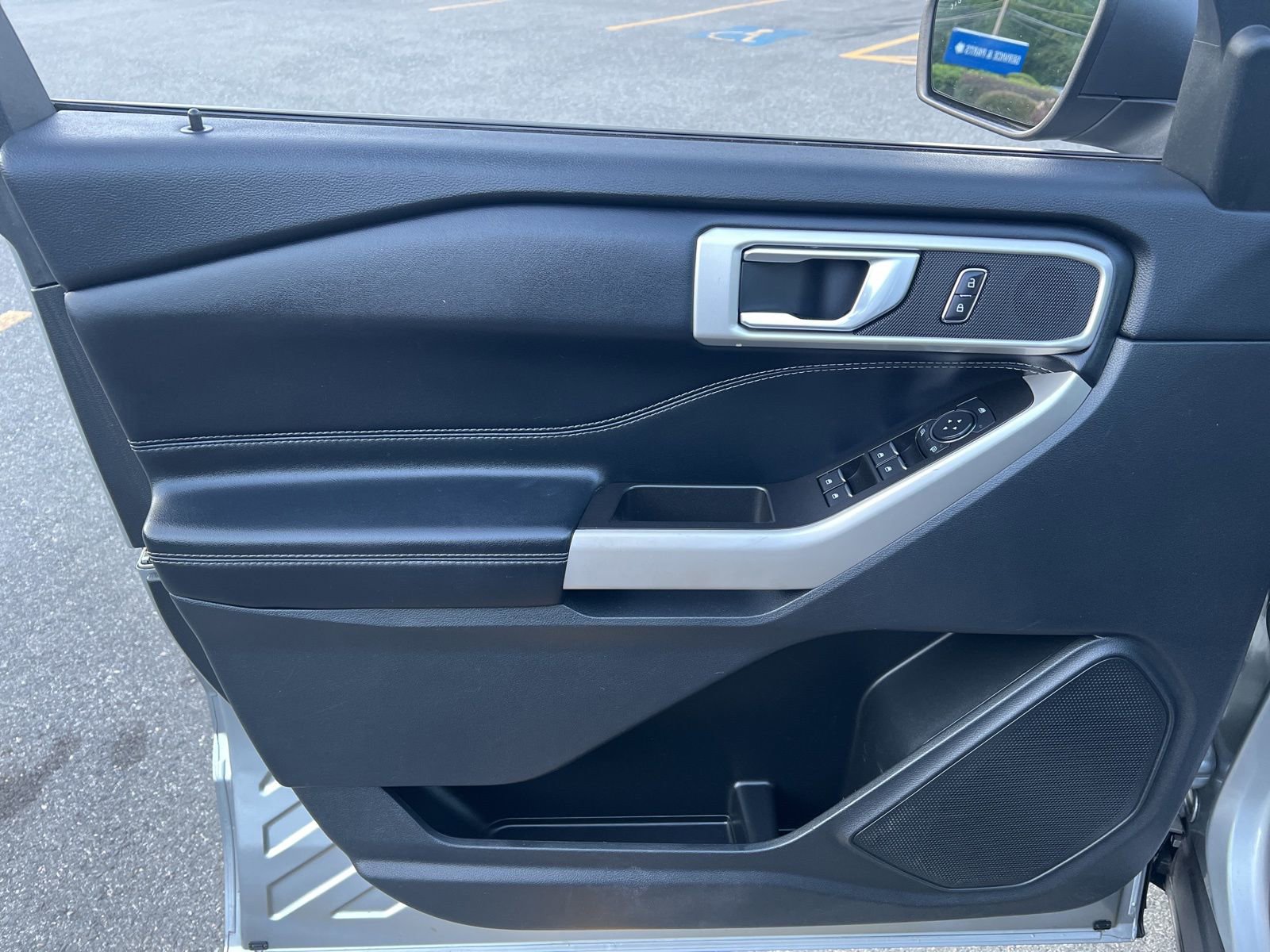 Used 2022 Ford Explorer XLT w/ Equipment Group 202A image 21