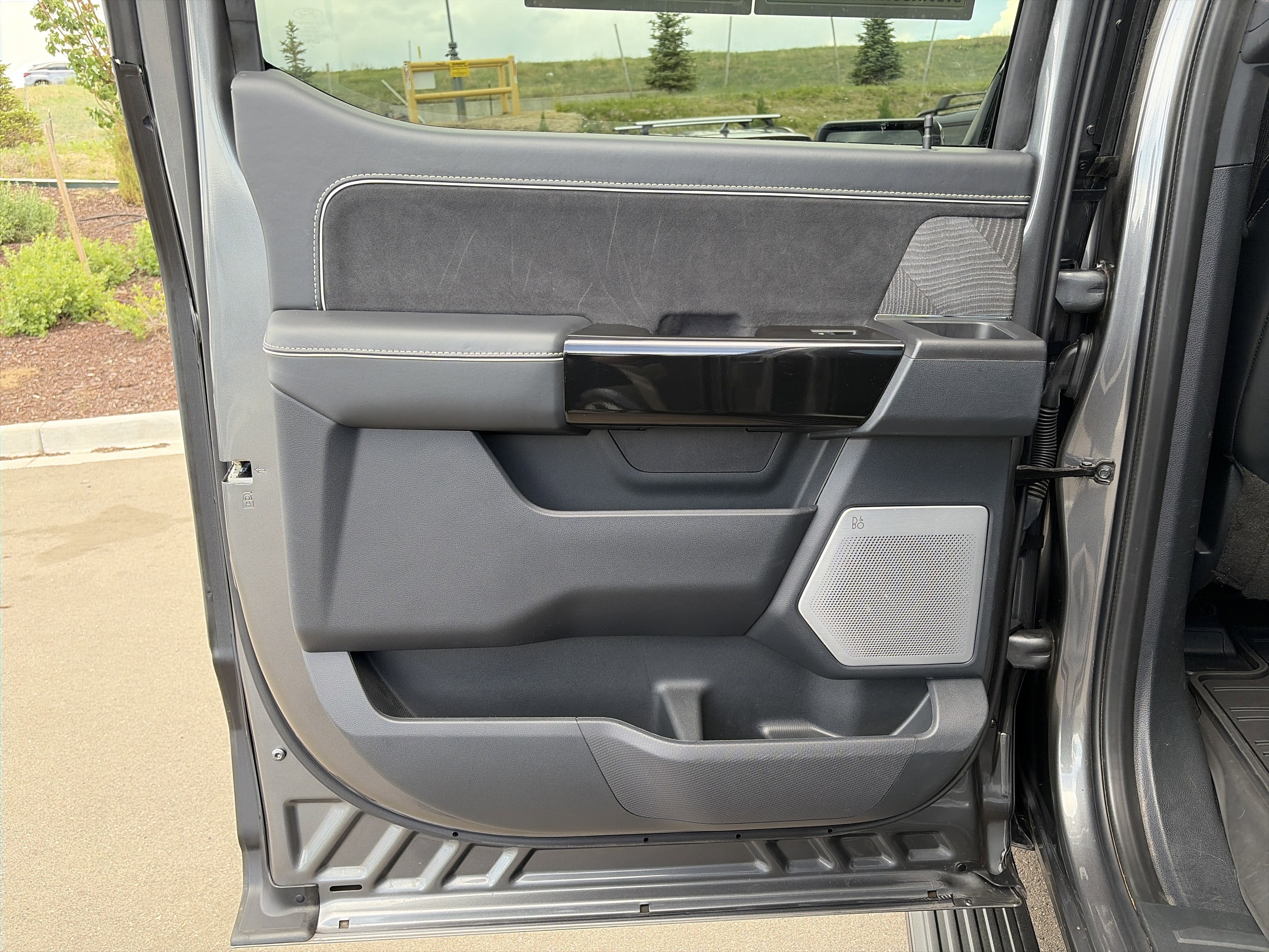 Used 2023 Ford F150 Lightning Platinum AWD/4WD image 22
