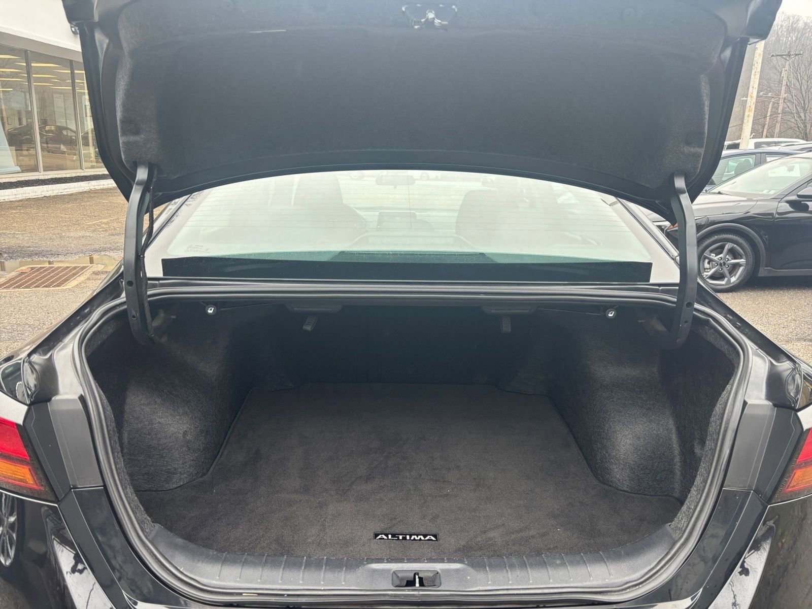 Used 2025 Nissan Altima 2.5 SV FWD image 32