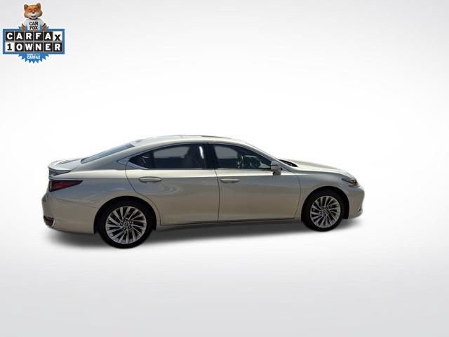 Used 2022 Lexus ES 300h Ultra Luxury w/ Accessory Package 2 FWD image 2
