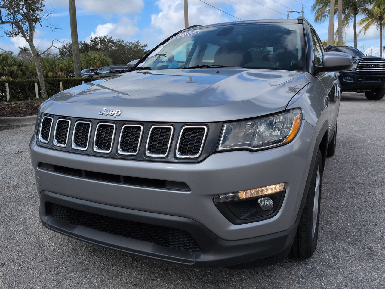 Used 2019 Jeep Compass Latitude FWD image 9