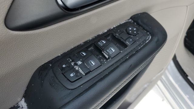 Certified 2024 Chrysler Pacifica Touring-L FWD image 7
