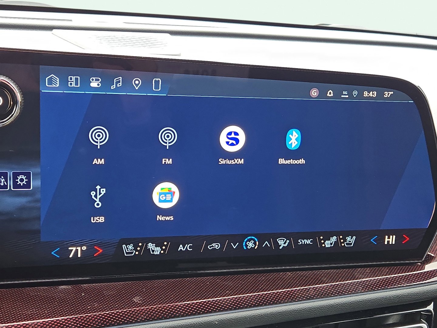 New 2026 Chevrolet Traverse RS w/ LPO, Floor Liner Package FWD image 21