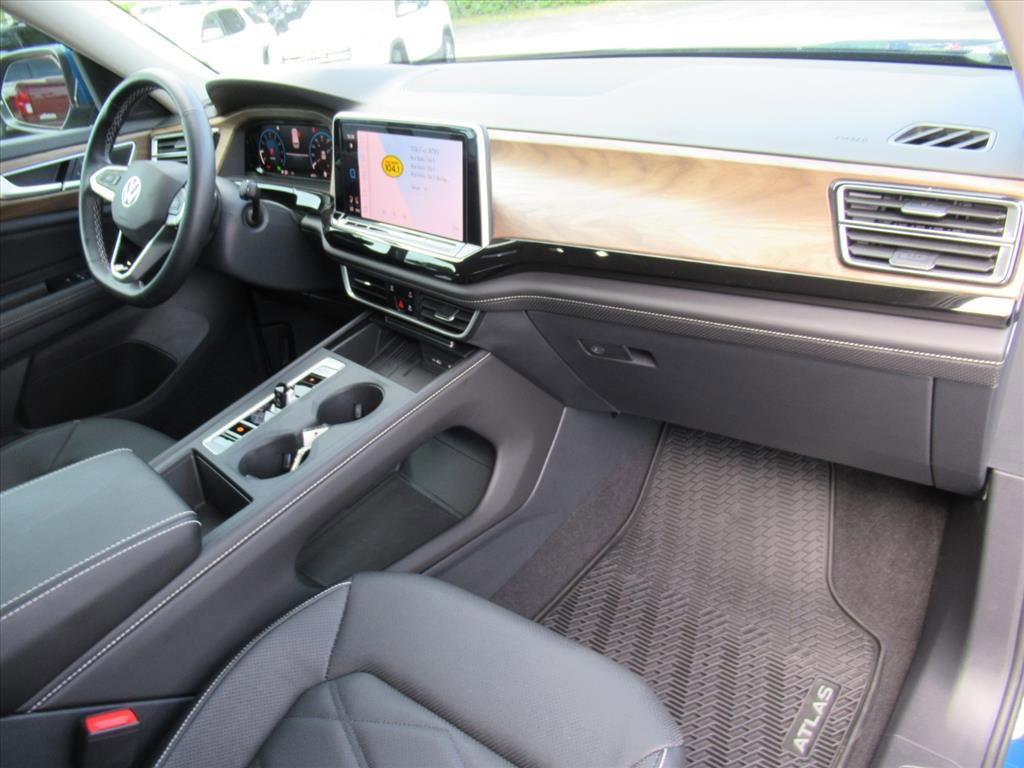Used 2025 Volkswagen Atlas SE image 11