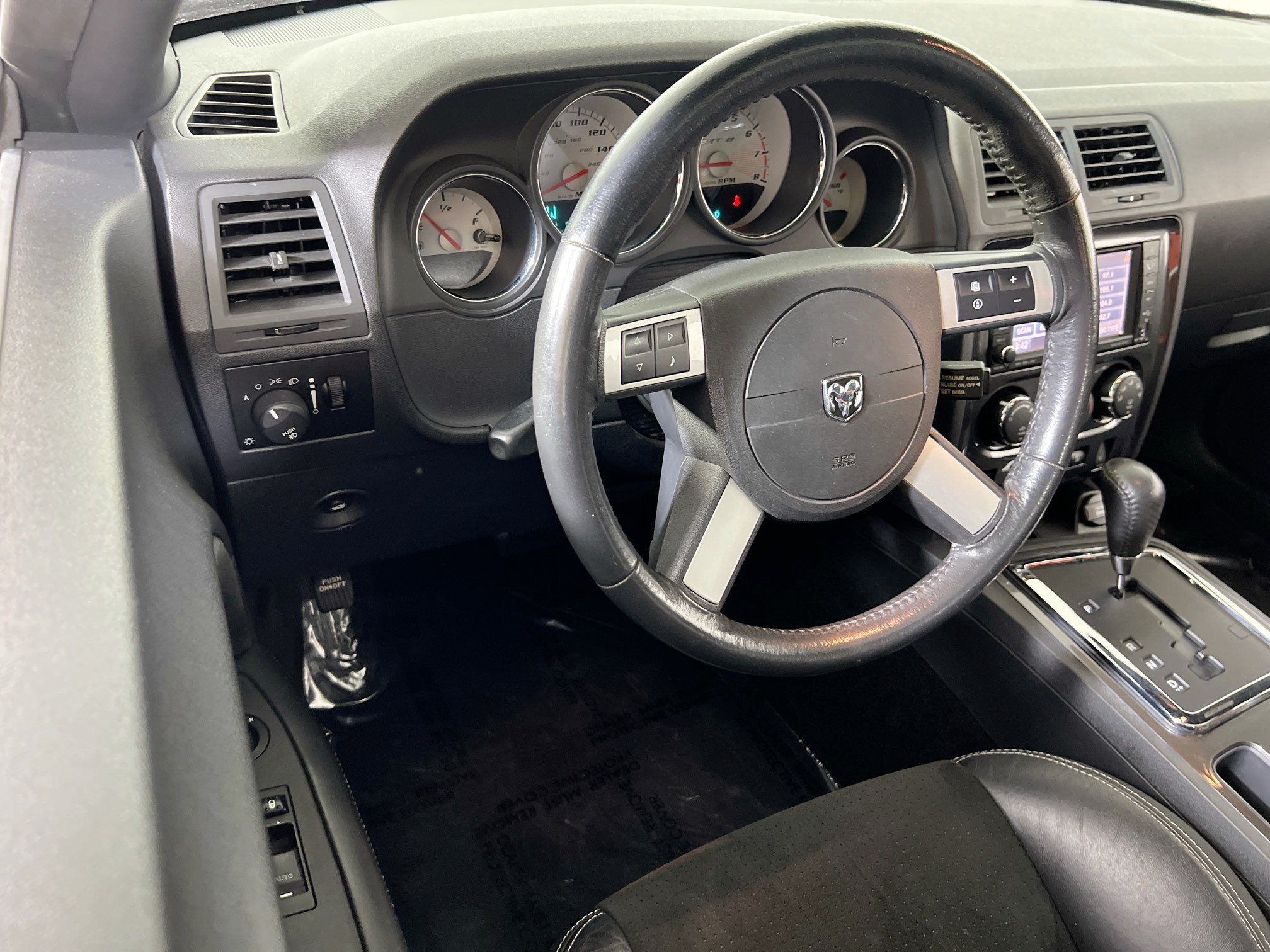 Used 2009 Dodge Challenger SRT8 RWD image 21