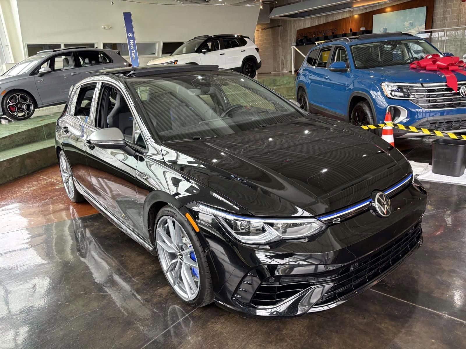 Used 2024 Volkswagen Golf R image 3