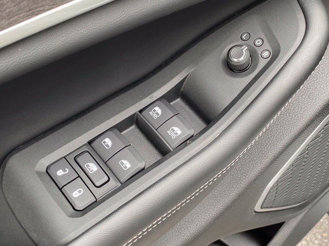 Used 2025 Jeep Grand Cherokee L Limited w/ Luxury Tech Group II AWD/4WD image 12