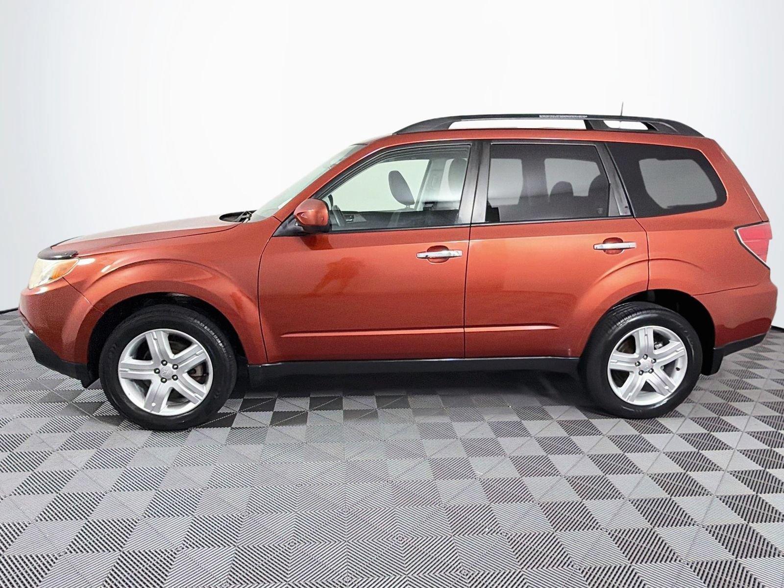 Used 2010 Subaru Forester 2.5X Premium AWD/4WD image 7