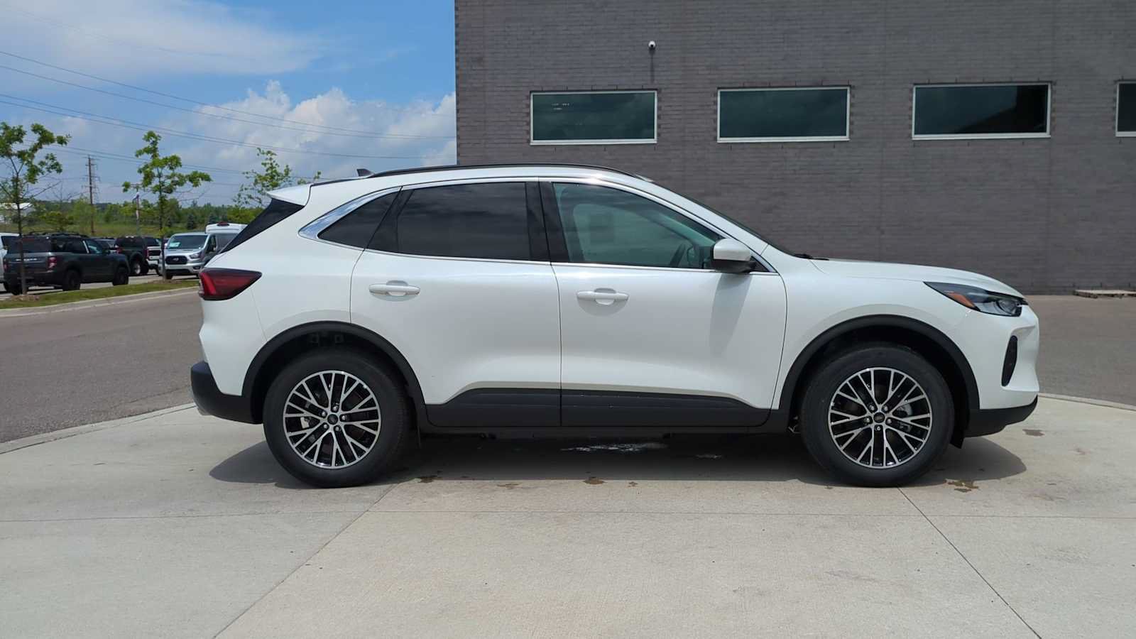 New 2025 Ford Escape SE FWD image 6