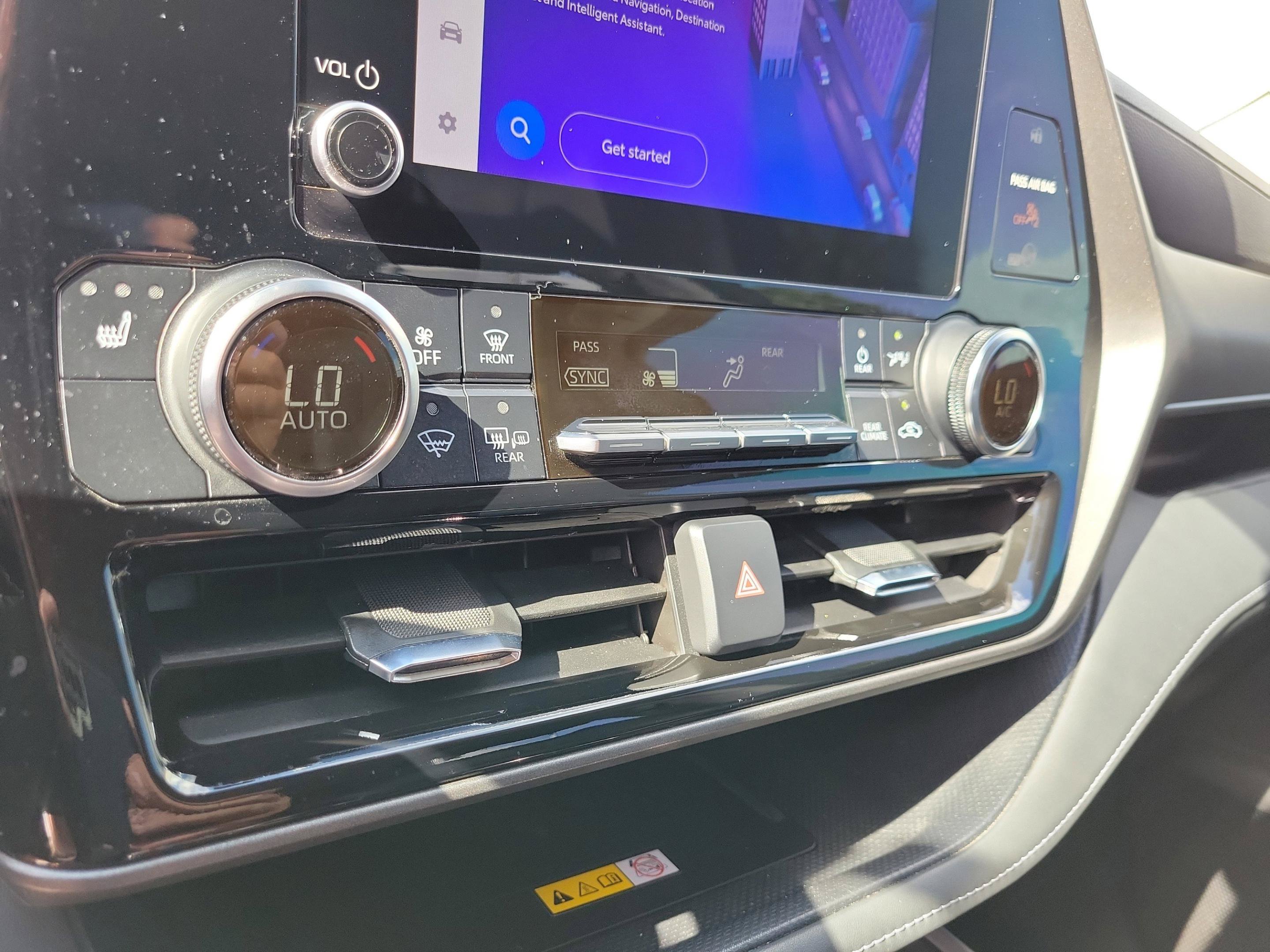 Used 2023 Toyota Highlander XLE FWD image 16