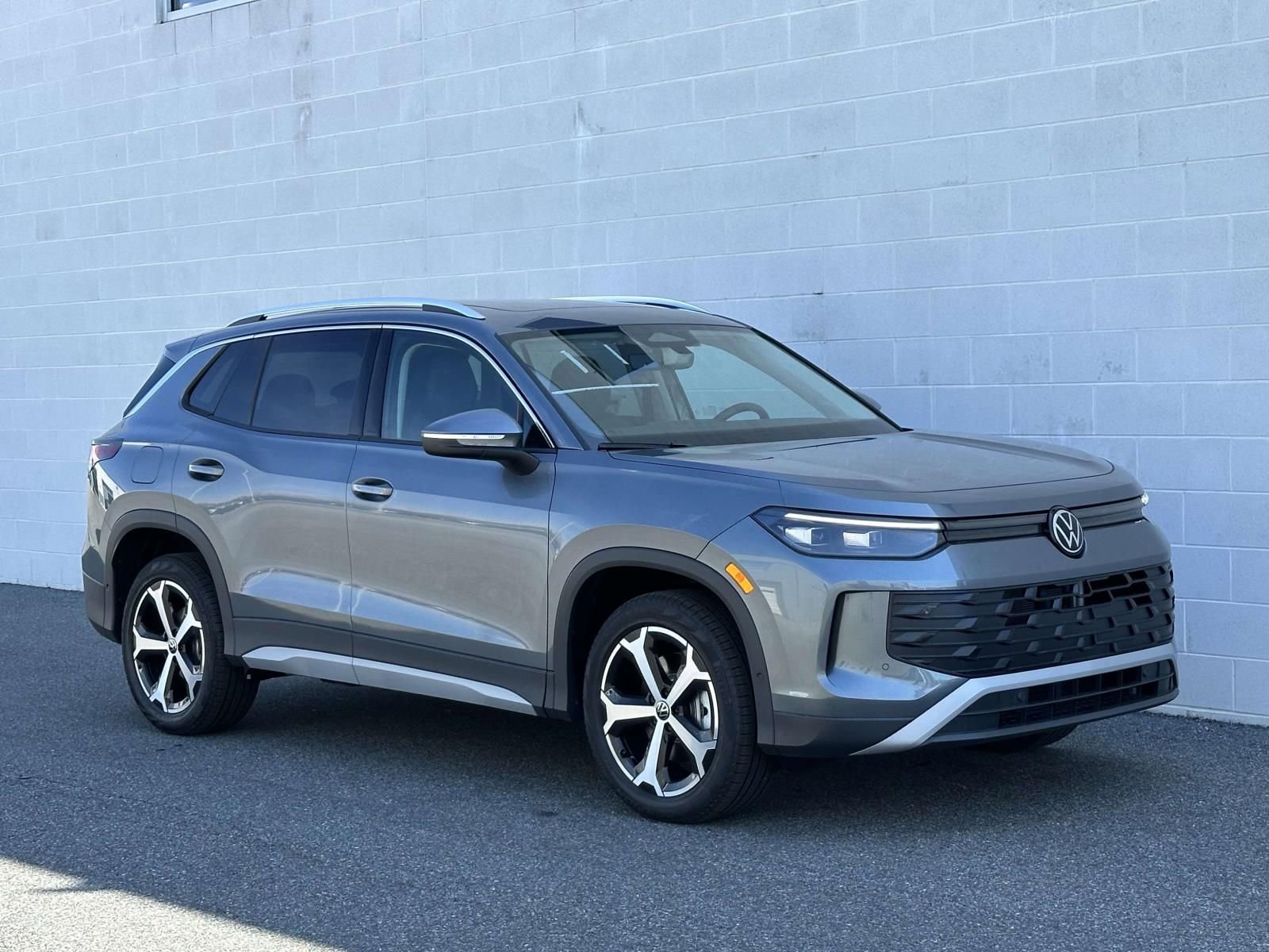 New 2026 Volkswagen Tiguan SE image 8
